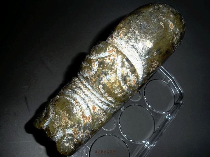 方寸之間見天穹 高150毫米寬110毫米玉豬龍的文化解讀與鑒賞服務(wù)